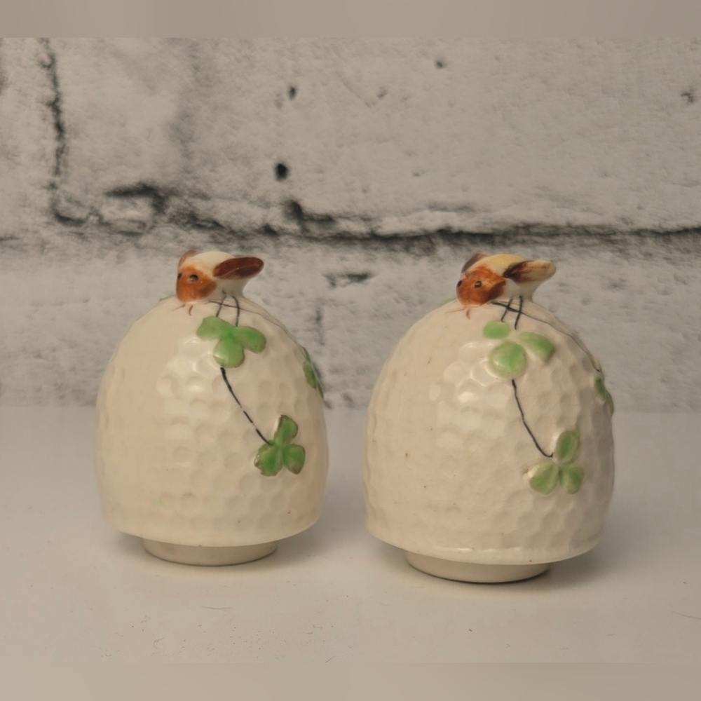 Vintage Japan Beehive Bee Salt Pepper Shakers Ceramic Clover Cork Set